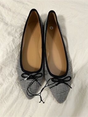 Banana Republic Black and White Houndstooth Pointed Flats
